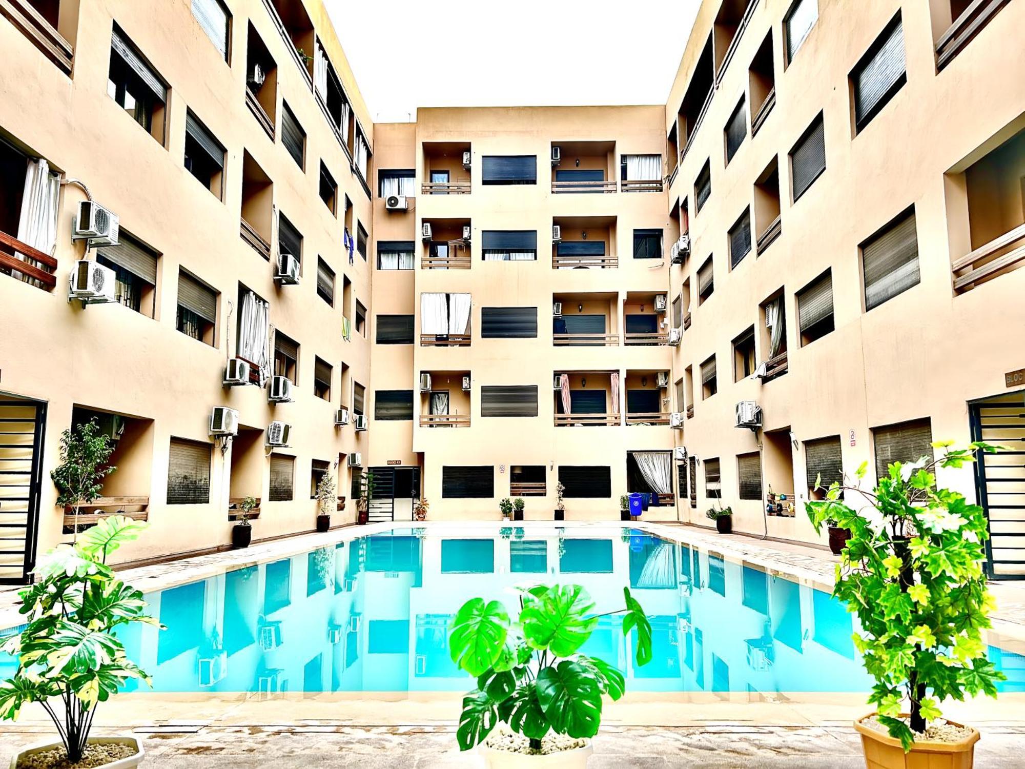 Le Modern Et Avec Piscine Et Parking Prive Appartamento